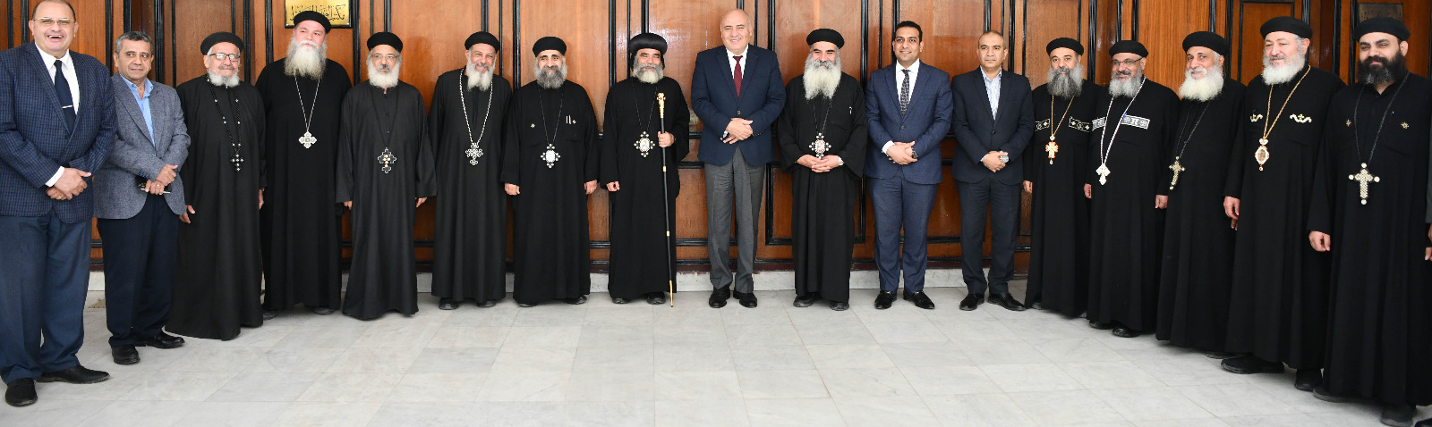 أسقف نجع حمادى يهنئ محافظ قنا بعيد الأضحى المبارك