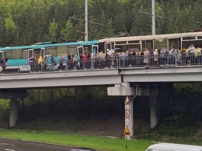 إصابة 70 شخصا .. في حادث تصادم عربتي ترام بروسيا