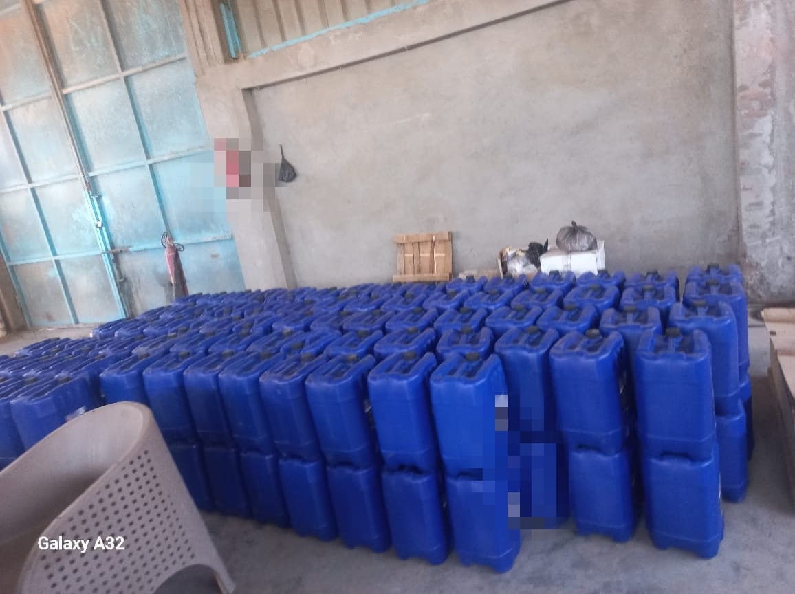 ضبط 2000 لتر زيت خام بدون بيانات في البحيرة