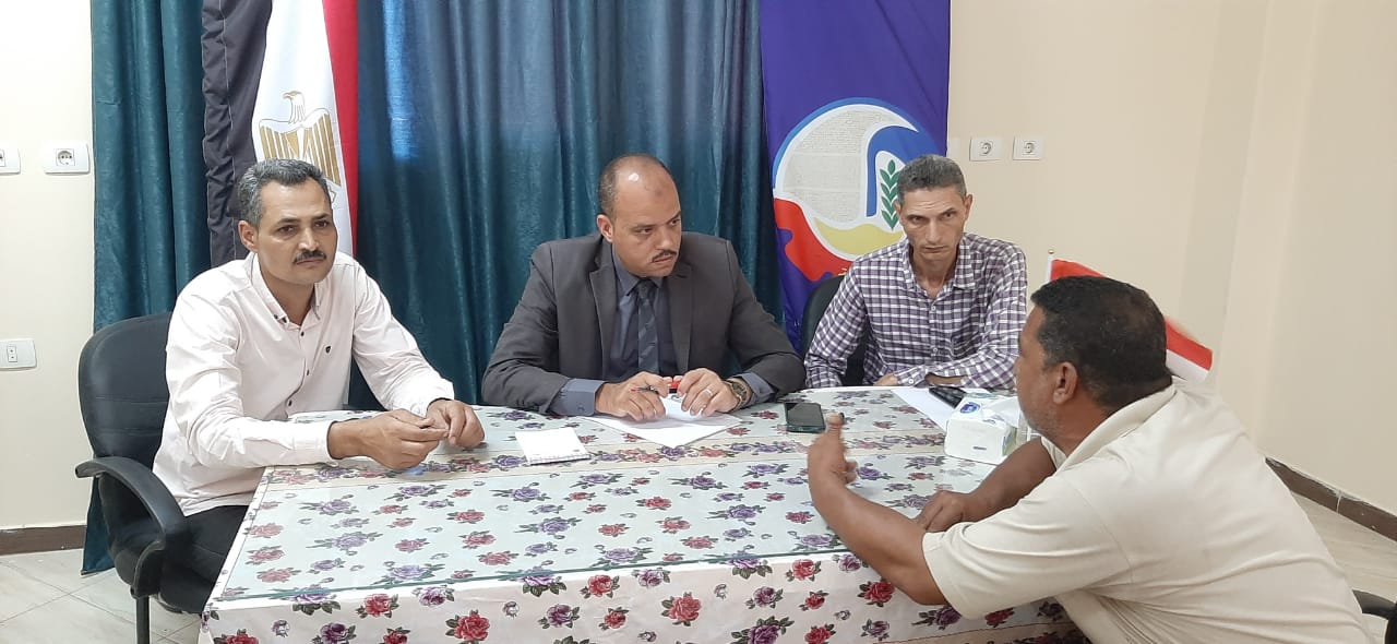 رئيس دمنهور يفحص طلبات مواطني سنهور .. صور
