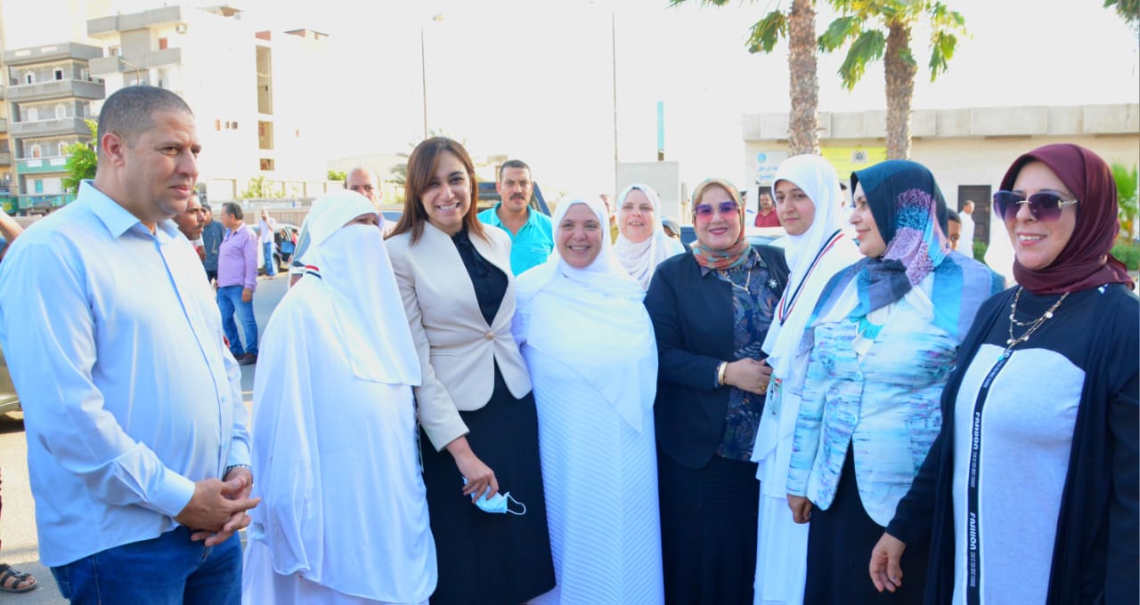 نائب محافظ البحيرة تستقبل حجاج بيت الله الحرام بمجمع مواقف دمنهور.. صور