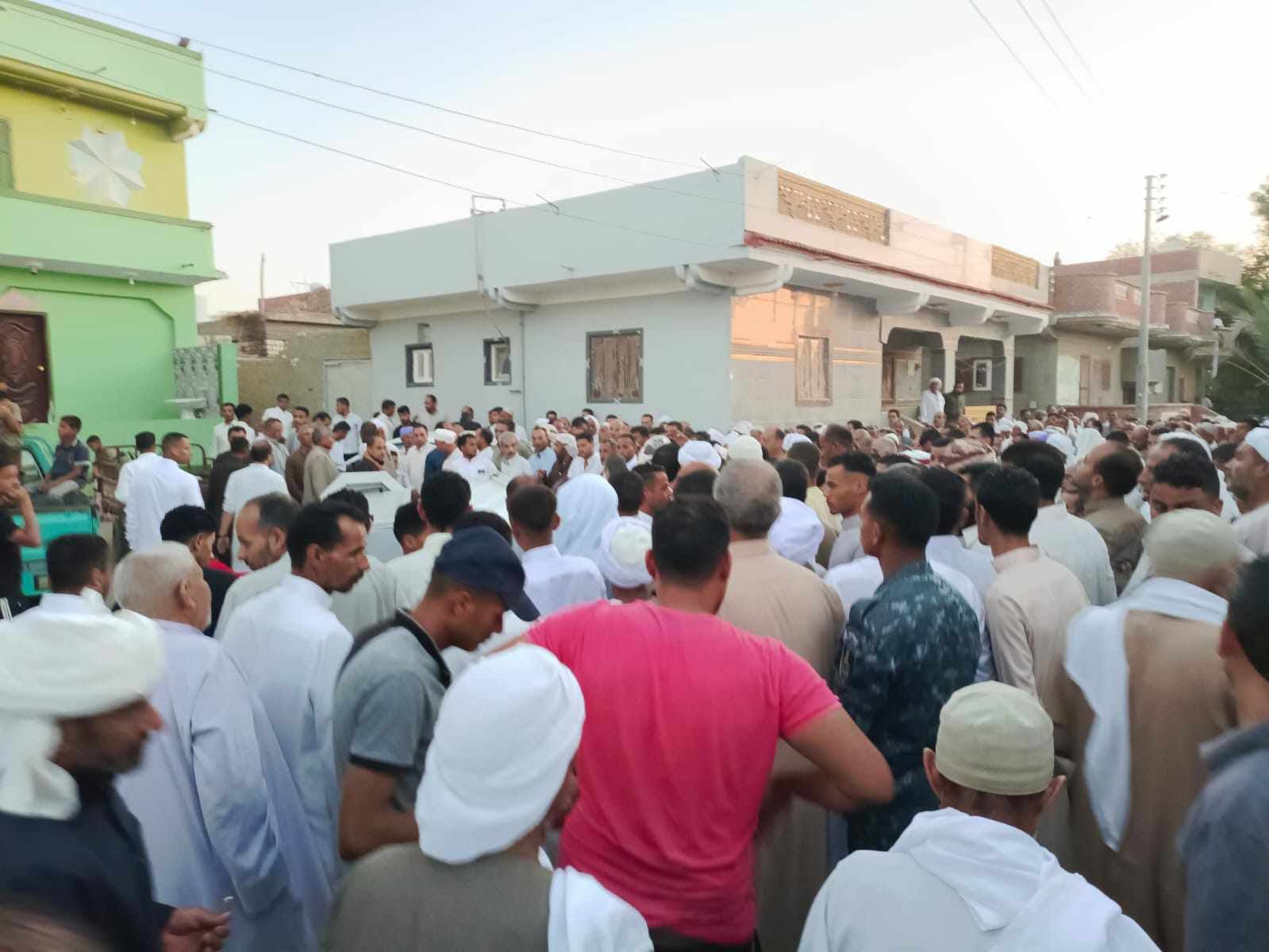 الأهالي يشيعون جثامين 4 أشخاص من عائلة واحدة في البحيرة