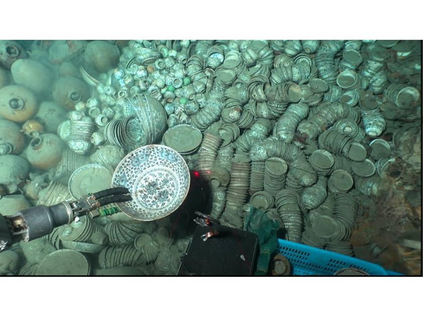 اكتشاف 900 قطعة أثرية .. في حطام سفينتين قديمتين جنوبي الصين - الخبر لايف