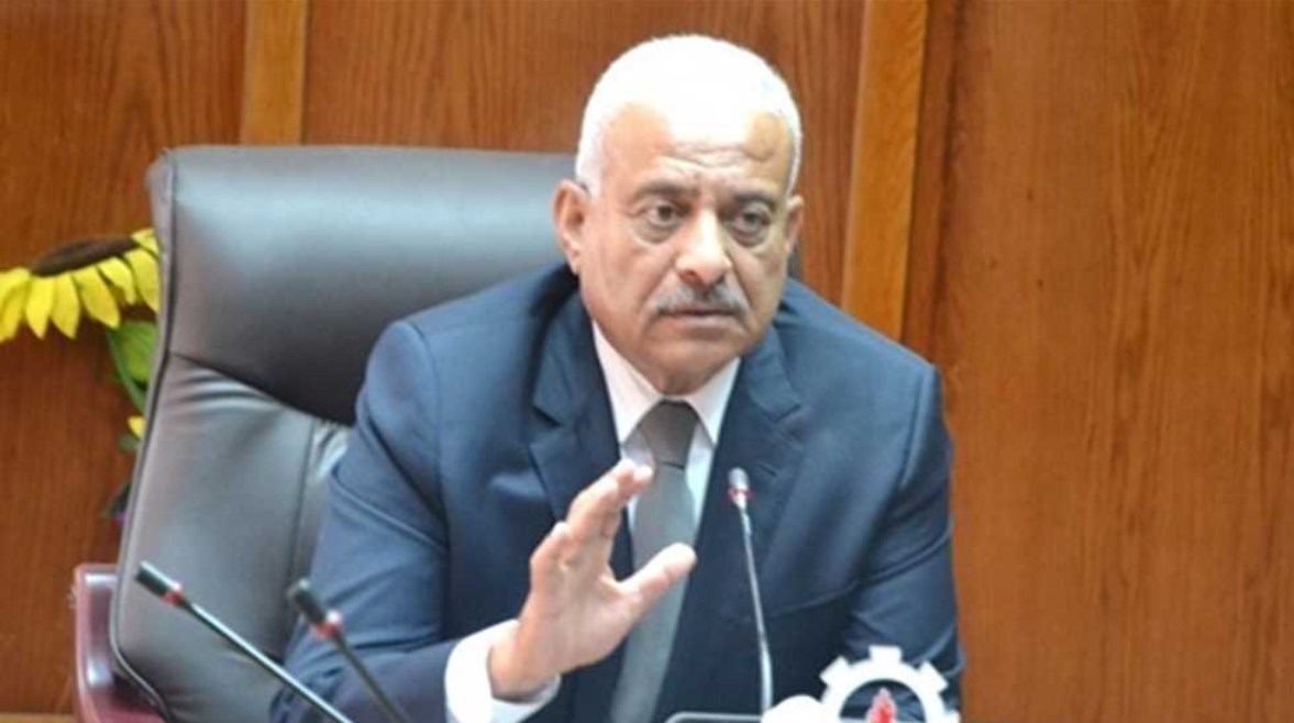 الفريق عبدالمجيد صقر .. وزيراً للدفاع