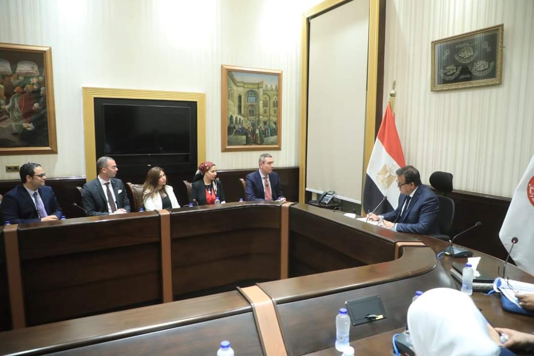 وزير الصحة يبحث مع ممثلى شركة فايزر لمناقشة تعزيز التعاون المشترك