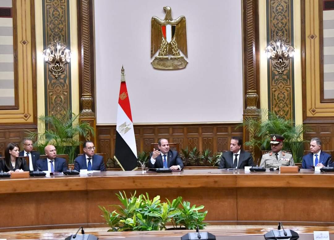 الرئيس للحكومة الجديدة والمحافظين : الأولوية للتخفيف عن المواطنين