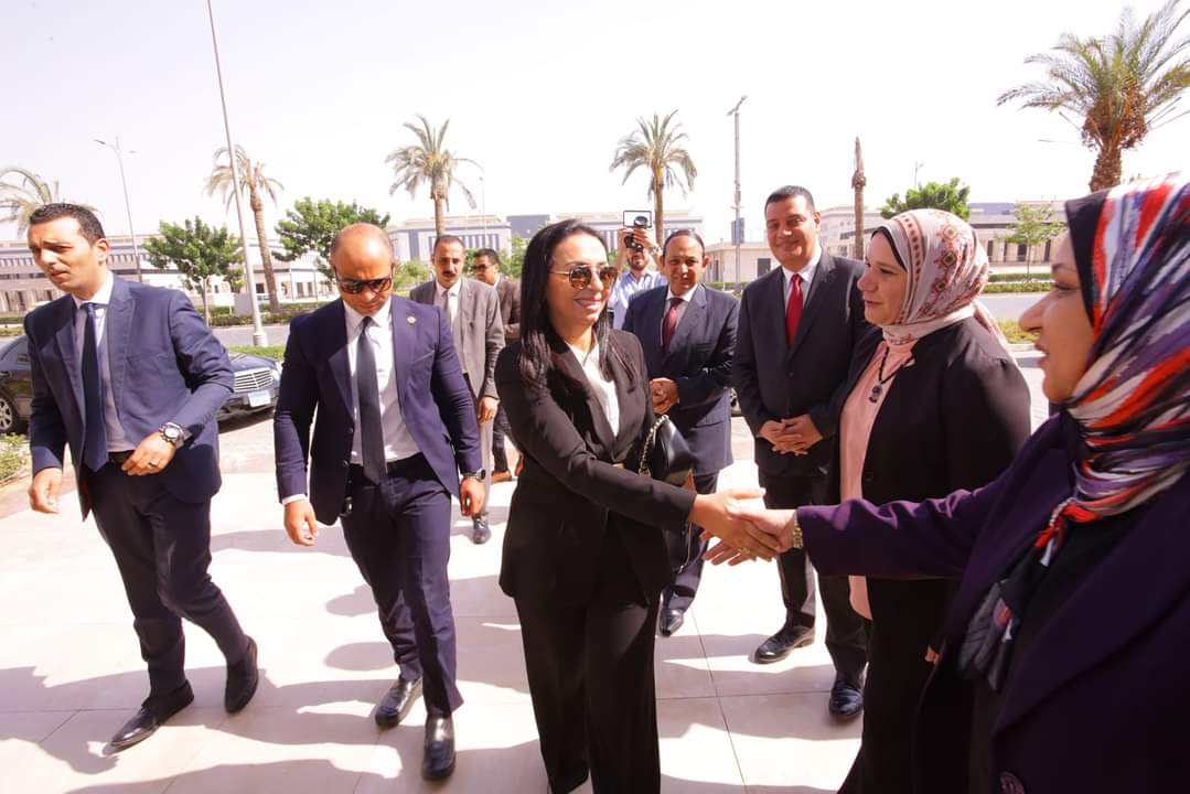 عقب أداء اليمين الدستورية..وزيرة التضامن الاجتماعي تصل مقر الوزارة بالعاصمة الإدارية الجديدة