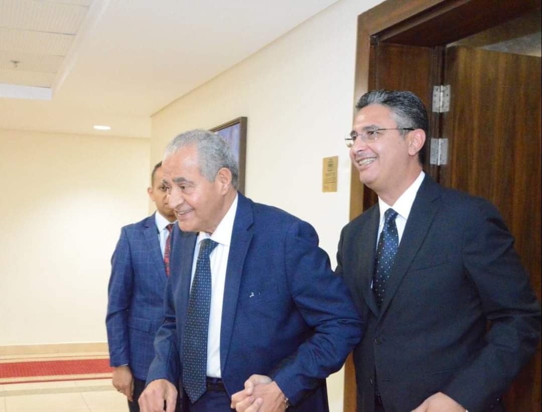 المصيلحى استقبل وزير التموين الجديد وسلمه الوزارة