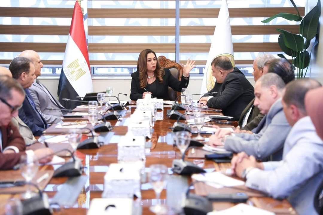 منال عوض تلتقى قيادات التنمية المحلية.. وتؤكد اعتزازها بثقة القيادة السياسية 