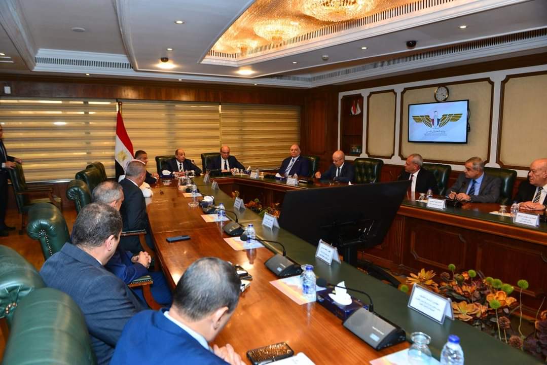 وزير الطيران الجديد يؤكد التزامه بمواصلة العمل على تعزيز وتطوير القطاع
