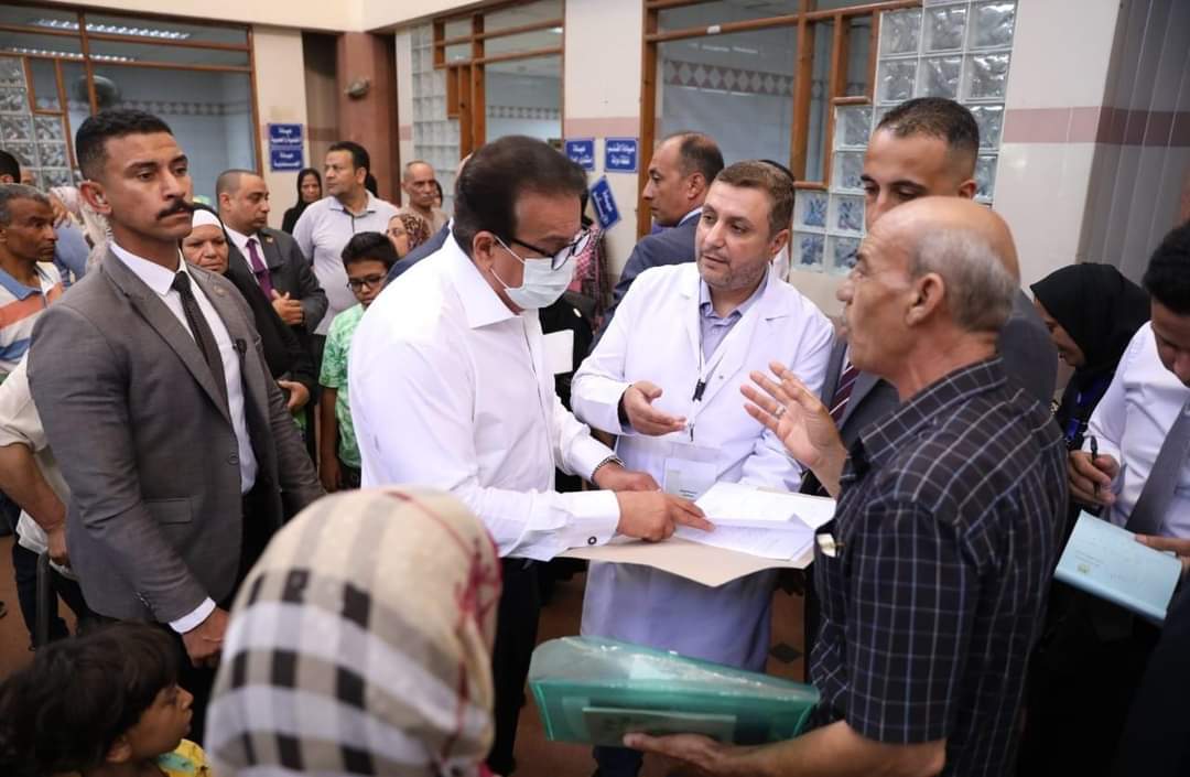 وزير الصحة : تحويل مديرى الصيدليات بمستشفيى العامرية والقباري للتحقيق لتأخر صرف الأدوية للمرضى 