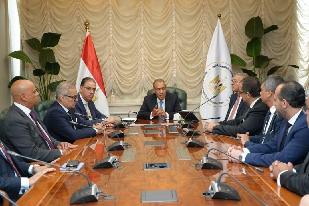 وزير الخارجية والهجرة : تطوير المنصة الإلكترونية وإجراءات رقمنة الخدمات القنصلية