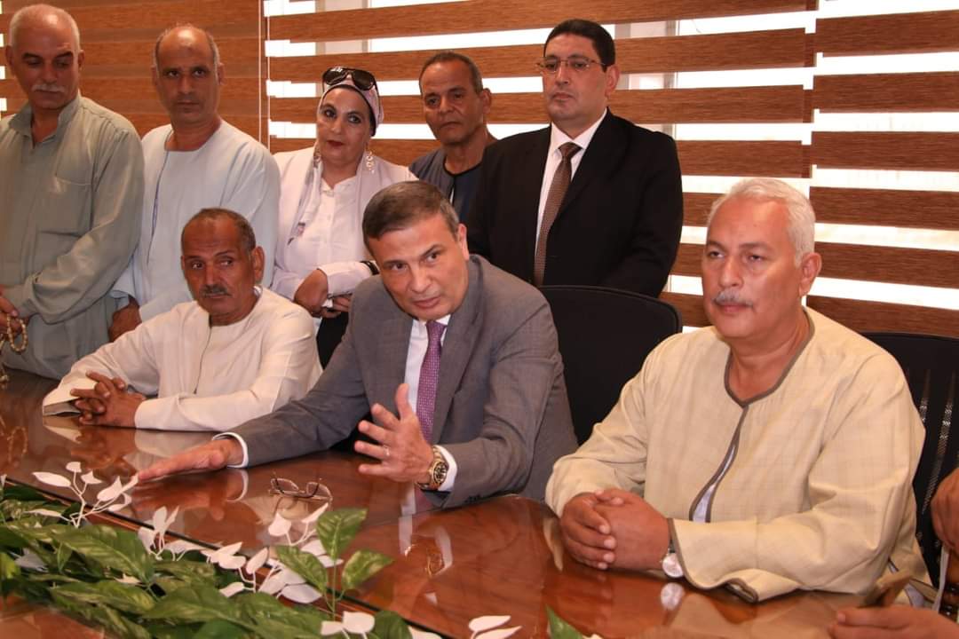 وزير الزراعة : تواجد القيادات فى الحقول لحسم مشكلات المزارعين