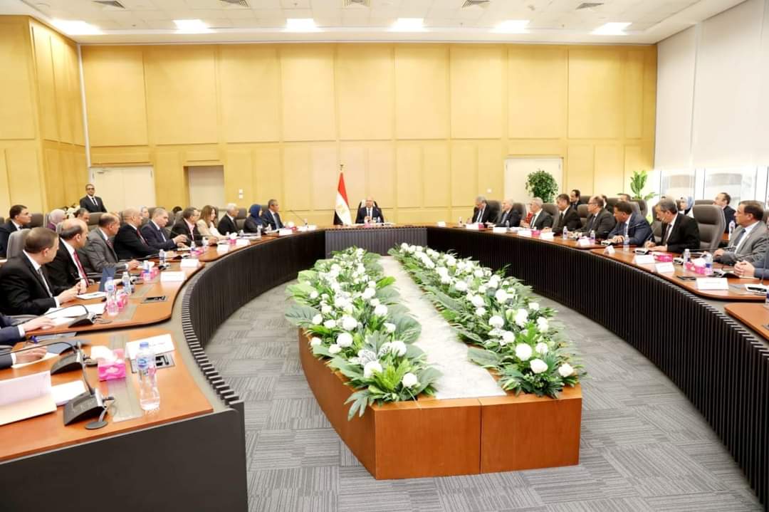 كامل الوزير..لقيادات الصناعة :إعادة تشغيل المصانع المتعثرة فورا