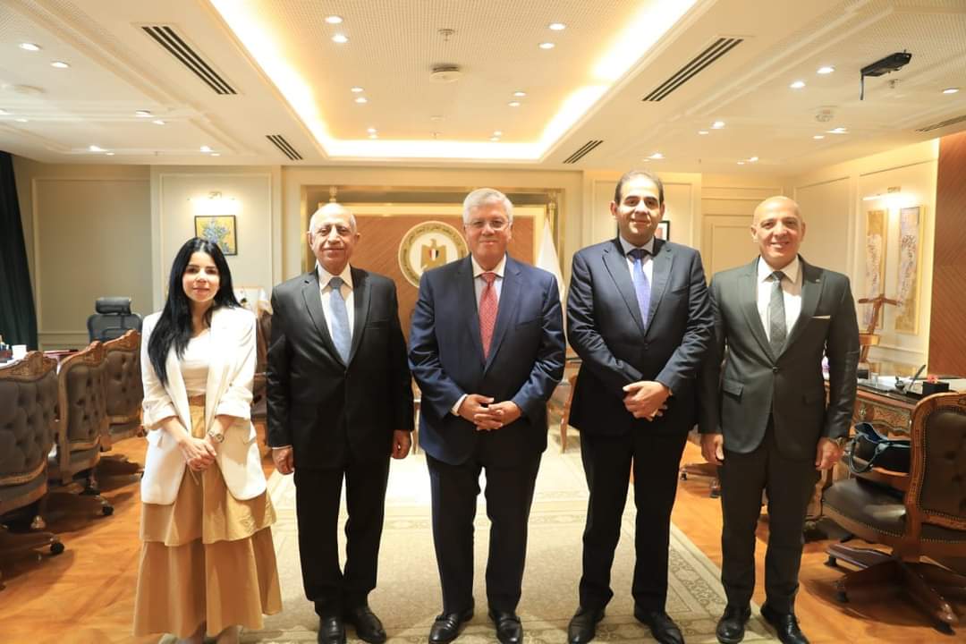 وزير التعليم العالى يلتقى رئيس الأكاديمية العربية للعلوم والتكنولوجيا والنقل البحرى