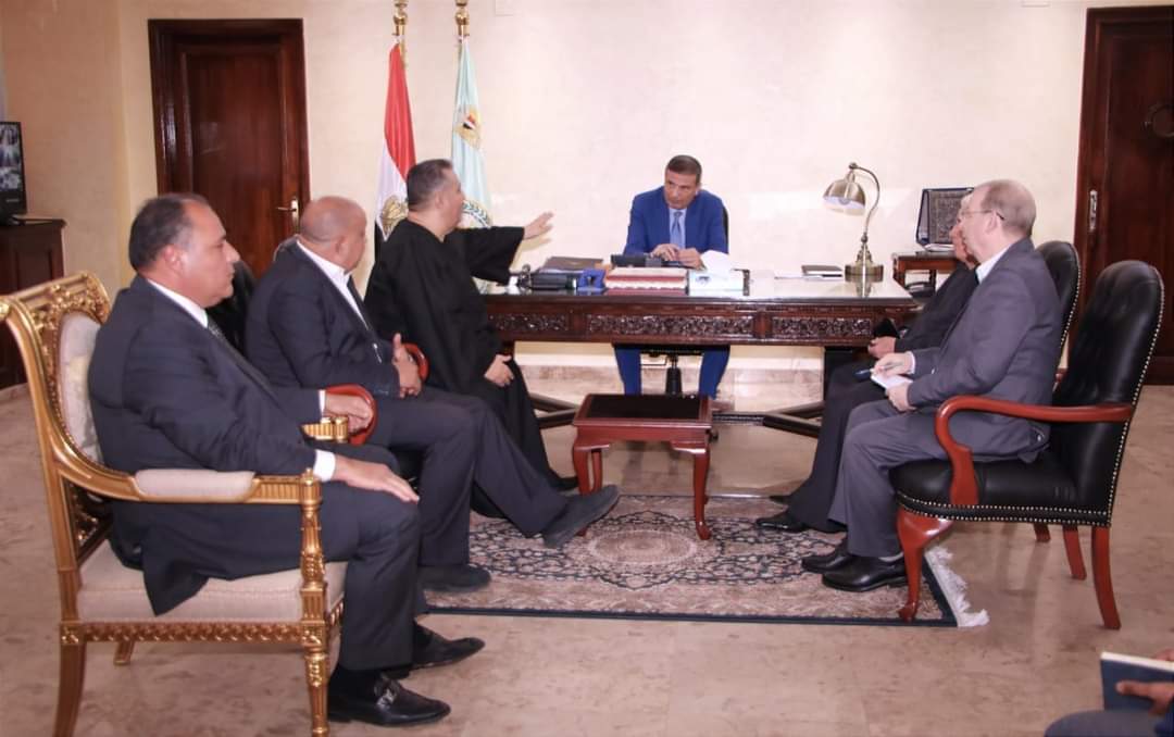 فاروق" يبحث مع قيادات الإتحاد التعاونى الزراعى تعميق دور الجمعيات فى دعم الفلاح
