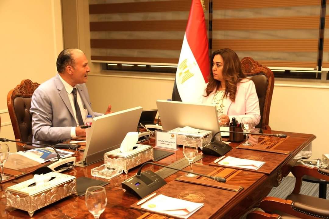 منال عوض تستقبل رئيس صندوق التنمية الحضرية وقيادات الوزارة وتتابع ملفات العمل المختلفة