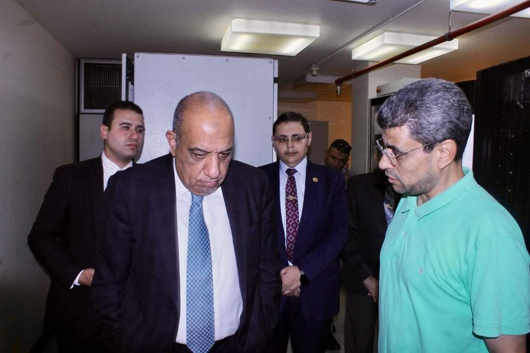 وزير الكهرباء والطاقة المتجددة يتفقد المركز القومى للتحكم التبادلى بالعباسية