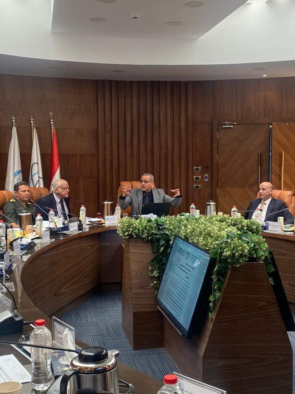 اللجنة العليا للطوارئ النووية والإشعاعية تجتمع بشكليها الجديد