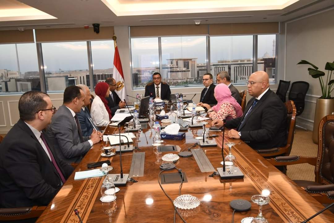 وزير الإسكان يستعرض جهود الهيئة العامة للتخطيط العمرانى فى إعداد مخططات وبرامج التنمية على مستوى الجمهورية