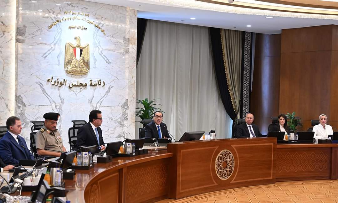 الإهتمام بحضور الجلسات البرلمانية وتخصيص أيام محددة للقاء النواب والرد على أسئلتهم ومطالبهم