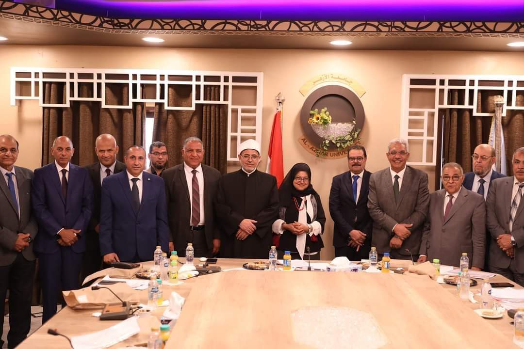 رئيس جامعة الأزهر يشيد بمركز الحاسب الآلى فى تنظيم الاختبارات الشفهية لكليات فرع البنات