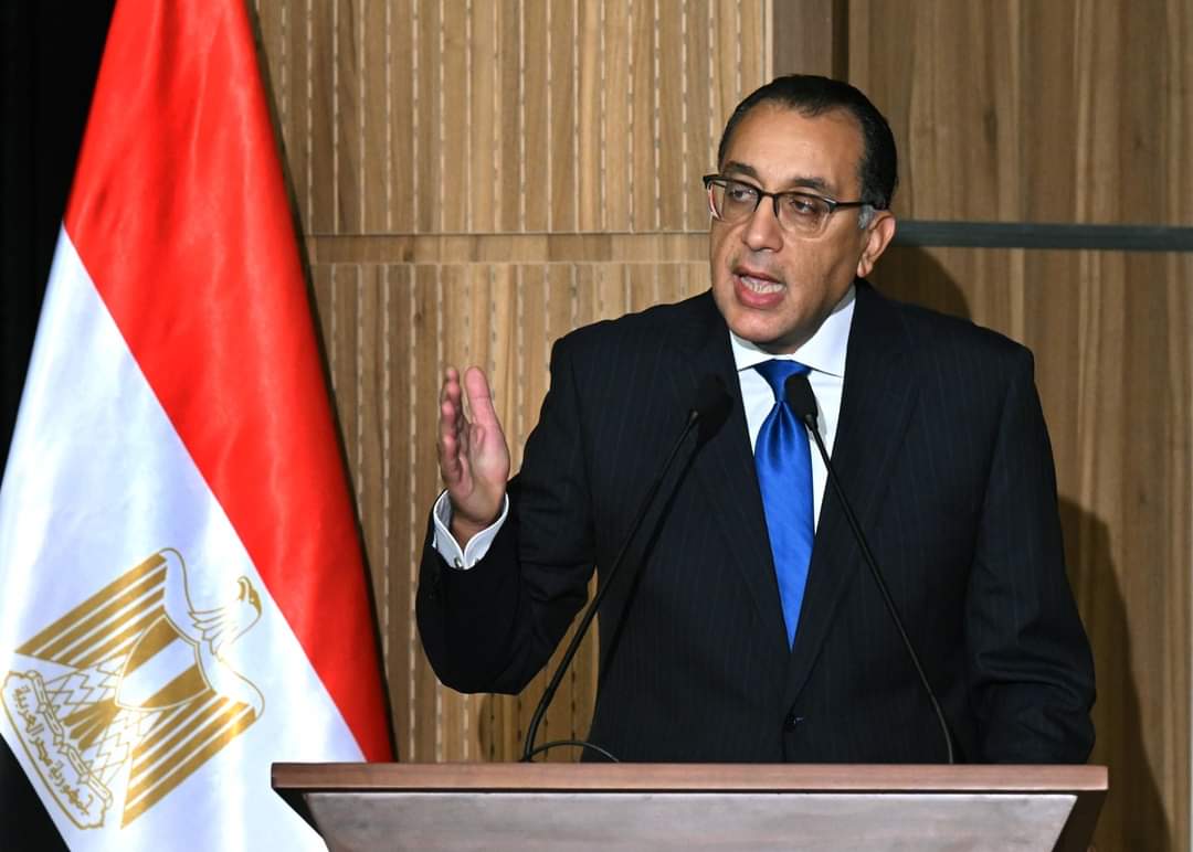 الحكومة تعلن التوقف عن قطع الكهرباء