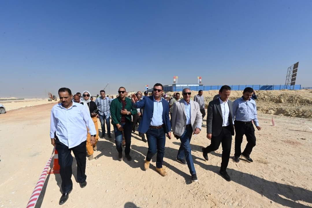 وزير الإسكان يتفقد وحدات المبادرة الرئاسية "سكن لكل المصريين".. وأعمال الطرق والمرافق بالتجمع السادس والامتداد الجنوبى بالقاهرة الجديدة