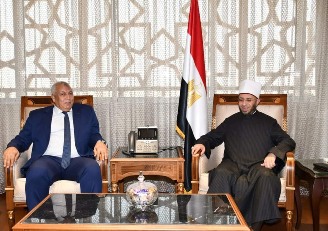 وزير الأوقاف ومحافظ الوادي الجديد يناقشان خطة الدعوة والمساجد وشئون القرآن الكريم