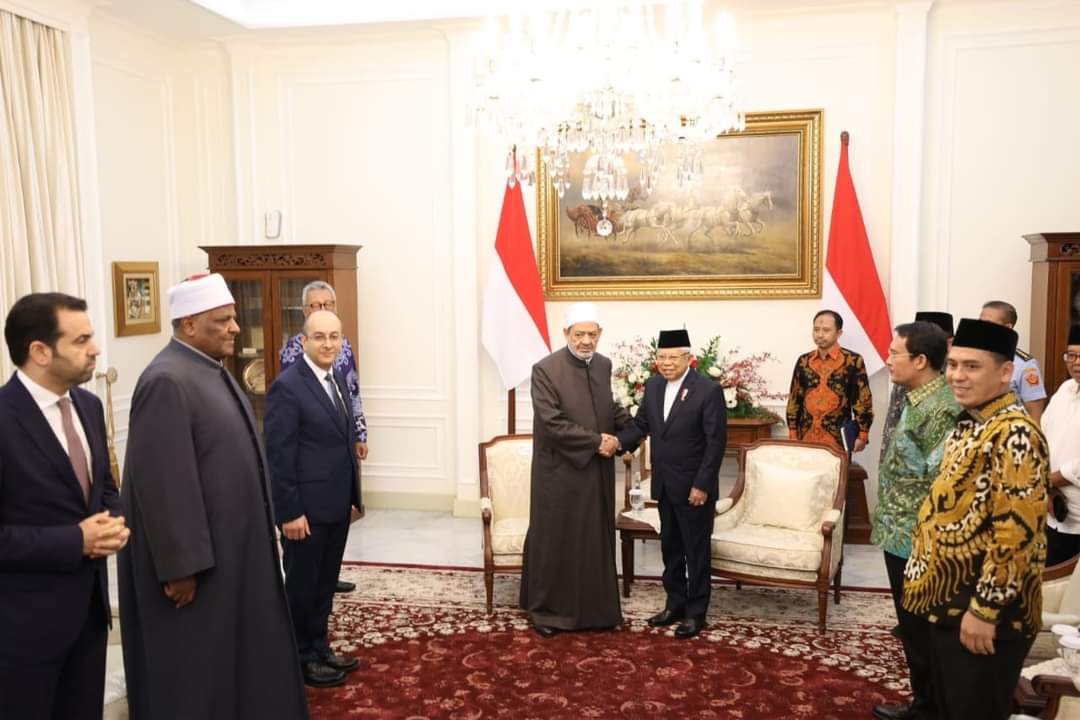 شيخ الأزهر يبحث مع نائب رئيس إندونيسيا تعزيز التعاون المشترك