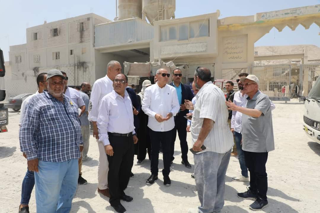 محافظ القاهرة يبحث مع مستثمرى شق الثعبان إجراءات الإسراع بعملية تطوير المنطقة