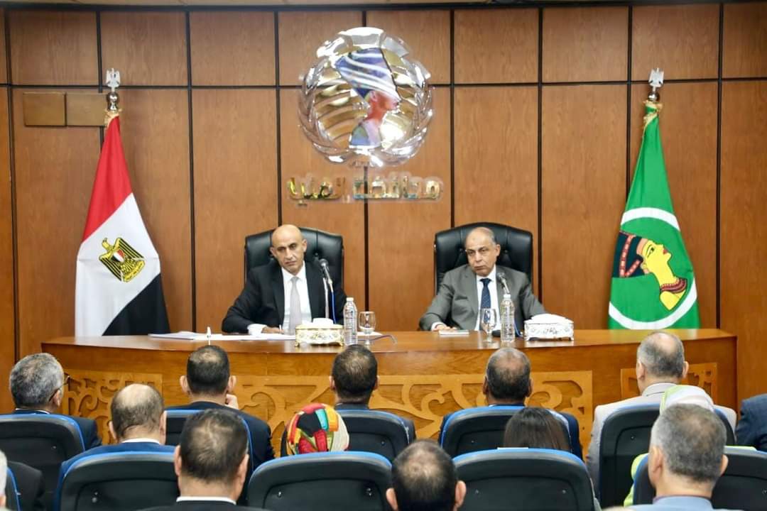 وزير التعليم يناقش الخطط المستقبلية للتطوير .. في المنيا