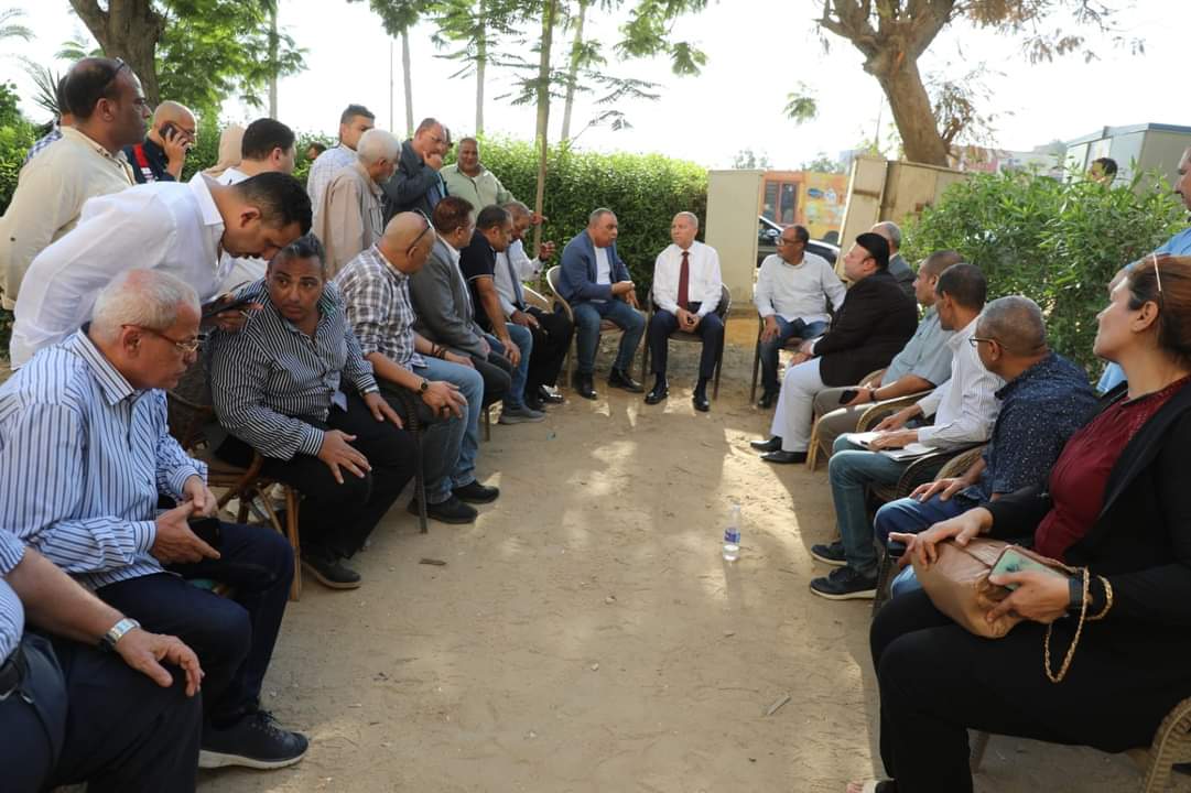 محافظ القاهرة يشرف على استبدال محول كهربائى معطل استجابة لشكوى مواطنى المعصرة