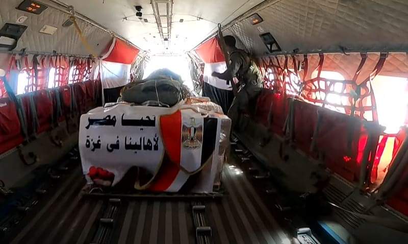مصر تواصل الإسقاط الجوى للمساعدات والمعونات الإغاثية لقطاع غزة