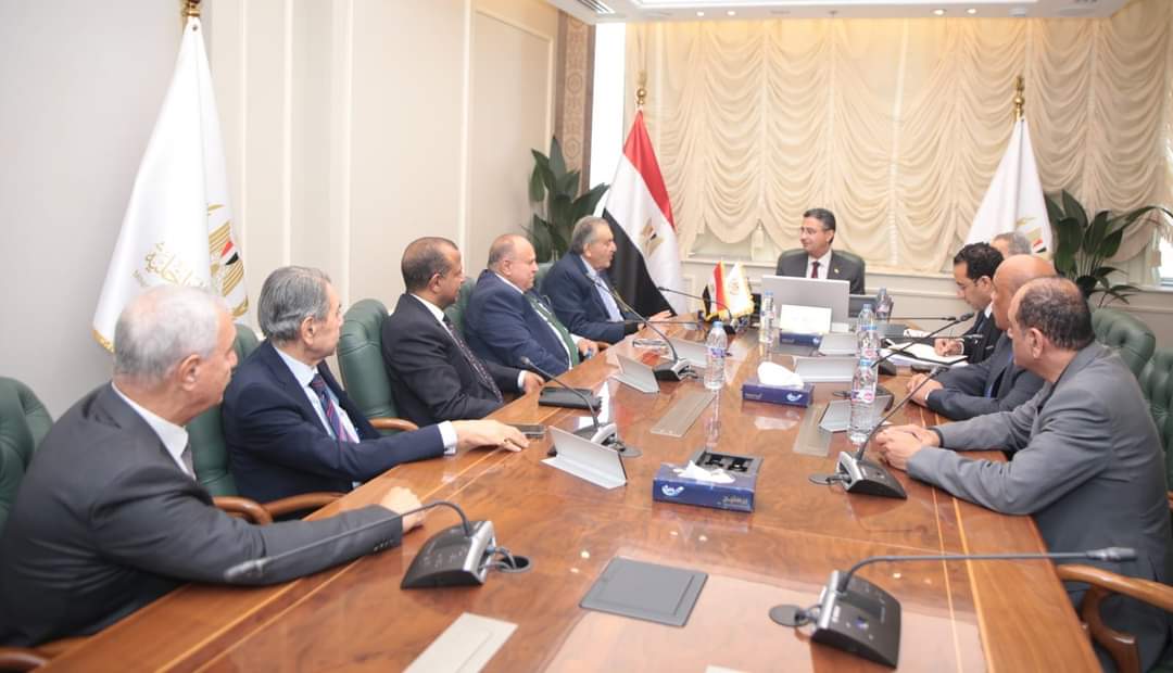 وزير التموين يبحث مع وفد الغرف التجارية زيادة المعروض من السلع الغذائية بالأسواق