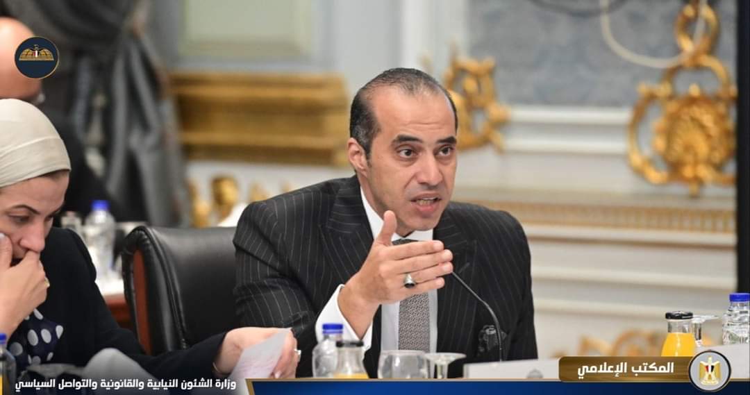 وزير الشئون النيابية والقانونية والتواصل السياسى : برنامج الحكومة يستهدف جذب الاستثمارات الأجنبية