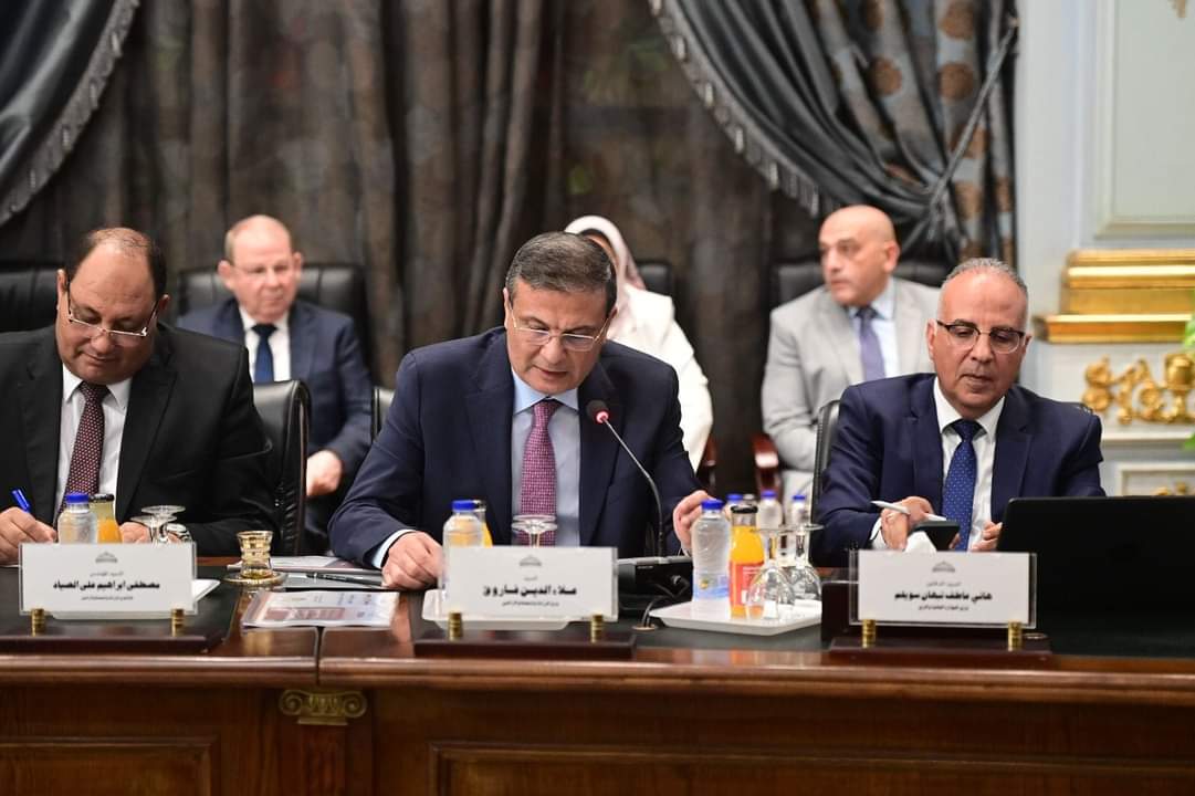 وزير الزراعة : مواجهة التعديات على الأراضي الزراعية ومتابعة ملف حماية الأراضى