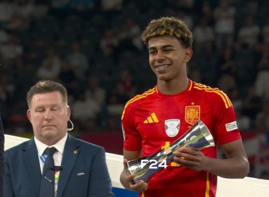 لامين يامال.. أفضل لاعب شاب فى يورو 2024