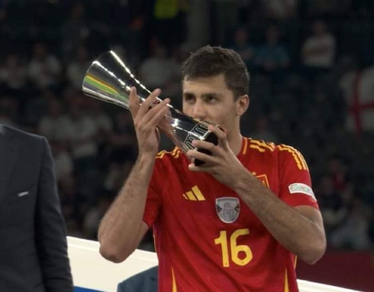 الإسباني رودرى.. أفضل لاعب فى يورو 2024