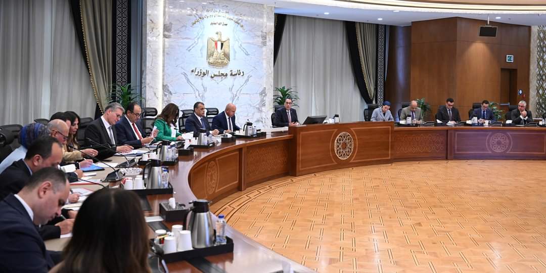 رئيس الوزراء يترأس الإجتماع الأول للمجموعة الوزارية للتنمية الصناعية