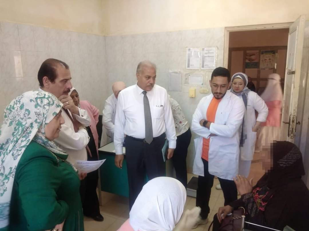  قنديل نائب الوزير يتفقد 3 مراكز صحية بالقاهرة لمتابعة الخدمات الوقائية 