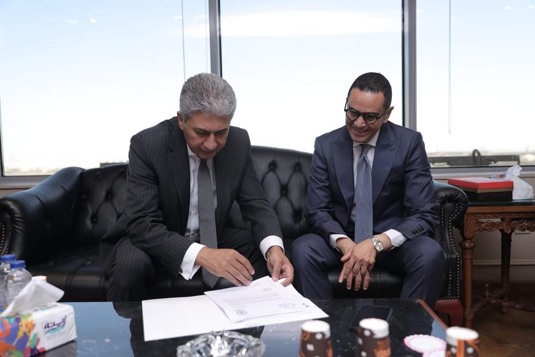 شريف يبحث مع الخطيب جذب الاستثمارات السياحية للوصول لمستهدفات الدولة المصرية