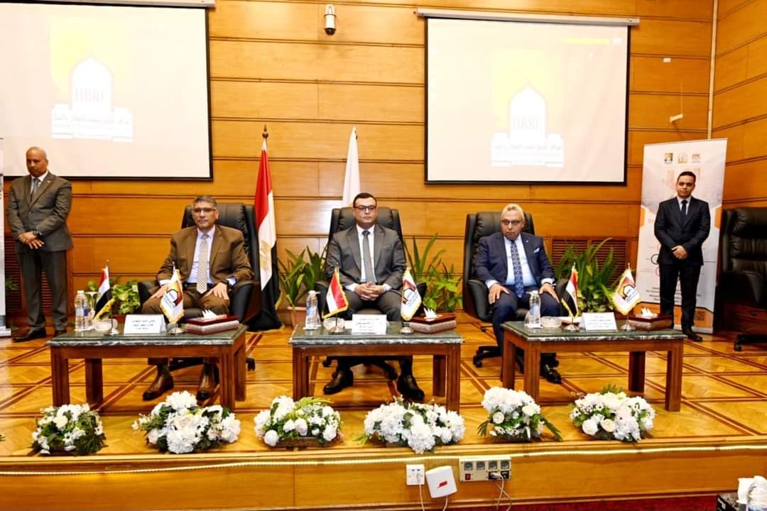 وزير الإسكان : الدولة مهمته بإعداد استراتيجية وطنية للعمران والبناء الأخضر المستدام
