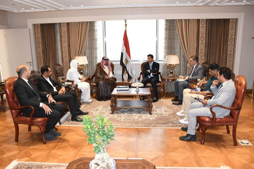 وزير الشباب يبحث مع مجموعة جسر القابضة السعودية التعاون تشغيل وتدريب الشباب