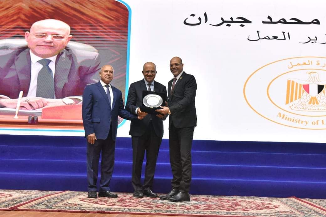 وزير العمل يُشارك فى حفل تخرج الدفعة الثالثة لطلاب مدرسة السويدى للتكنولوجيا التطبيقية