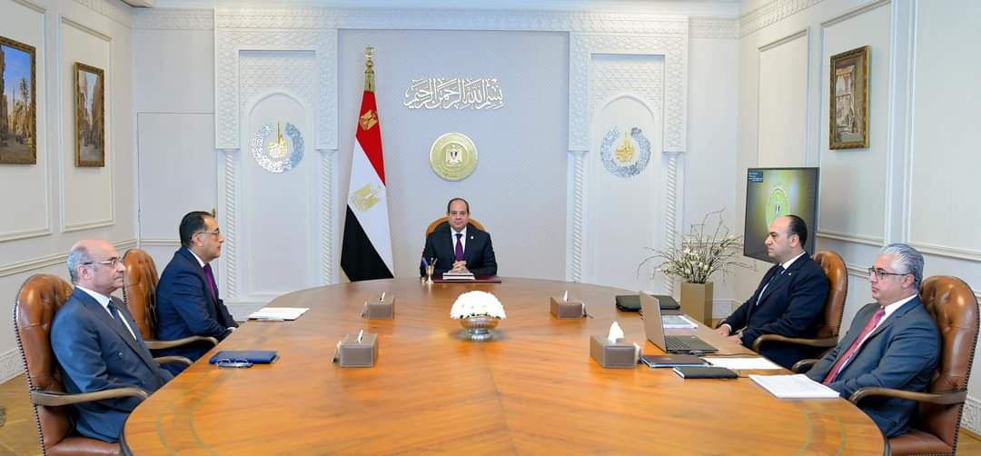 الرئيس يوجه بتقديم التسهيلات المطلوبة لجذب الاستثمارات للمنطقة الاقتصادية بقناة السويس