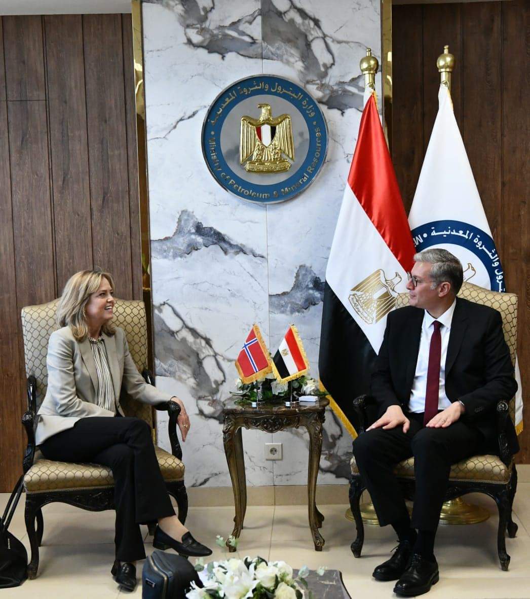 وزير البترول يبحث مع السفيرة النرويجية آخر مستجدات تنفيذ مشروع انتاج الهيدروجين الأخضر