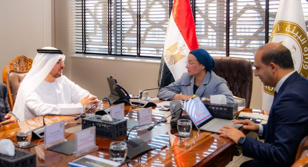  د.ياسمين فؤاد تبحث مع ممثلى مجموعة بيئة الإماراتية فرص الإستثمار فى إدارة المخلفات