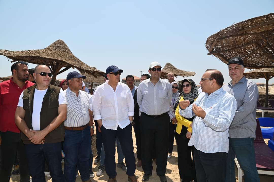 وزير الرى ومحافظ دمياط يتفقدان مشروعات حماية الشواطيء برأس البر 