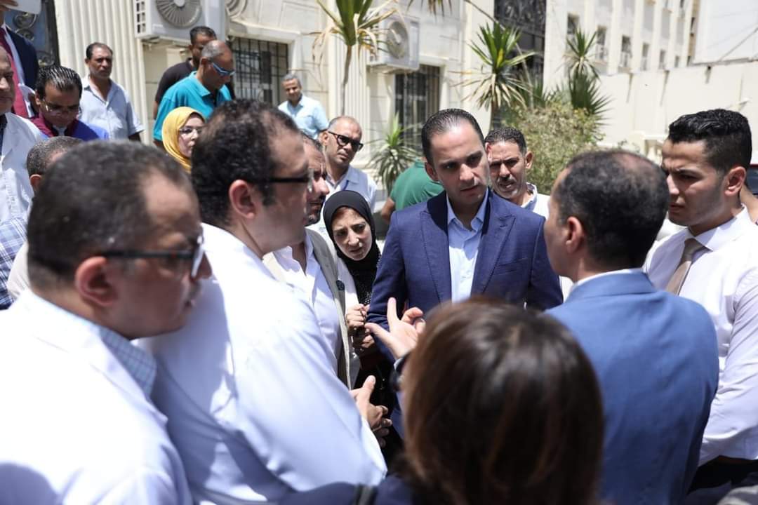 نائب وزير الصحة يتفقد المركز التخصصى للقلب والجهاز الهضمى ومستشفى سوهاج التعليمى